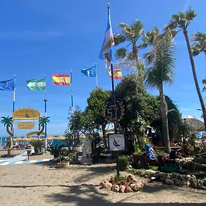 https://apartamentos-la-puerta-azul-1-el-bajondillo-torremolinos.1costadelsol.com